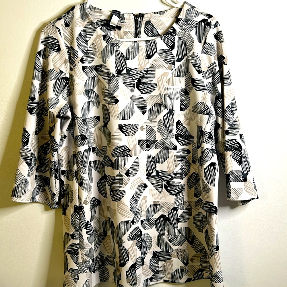 Alfani geometric long sleeve top size M cream black beige zipper back office